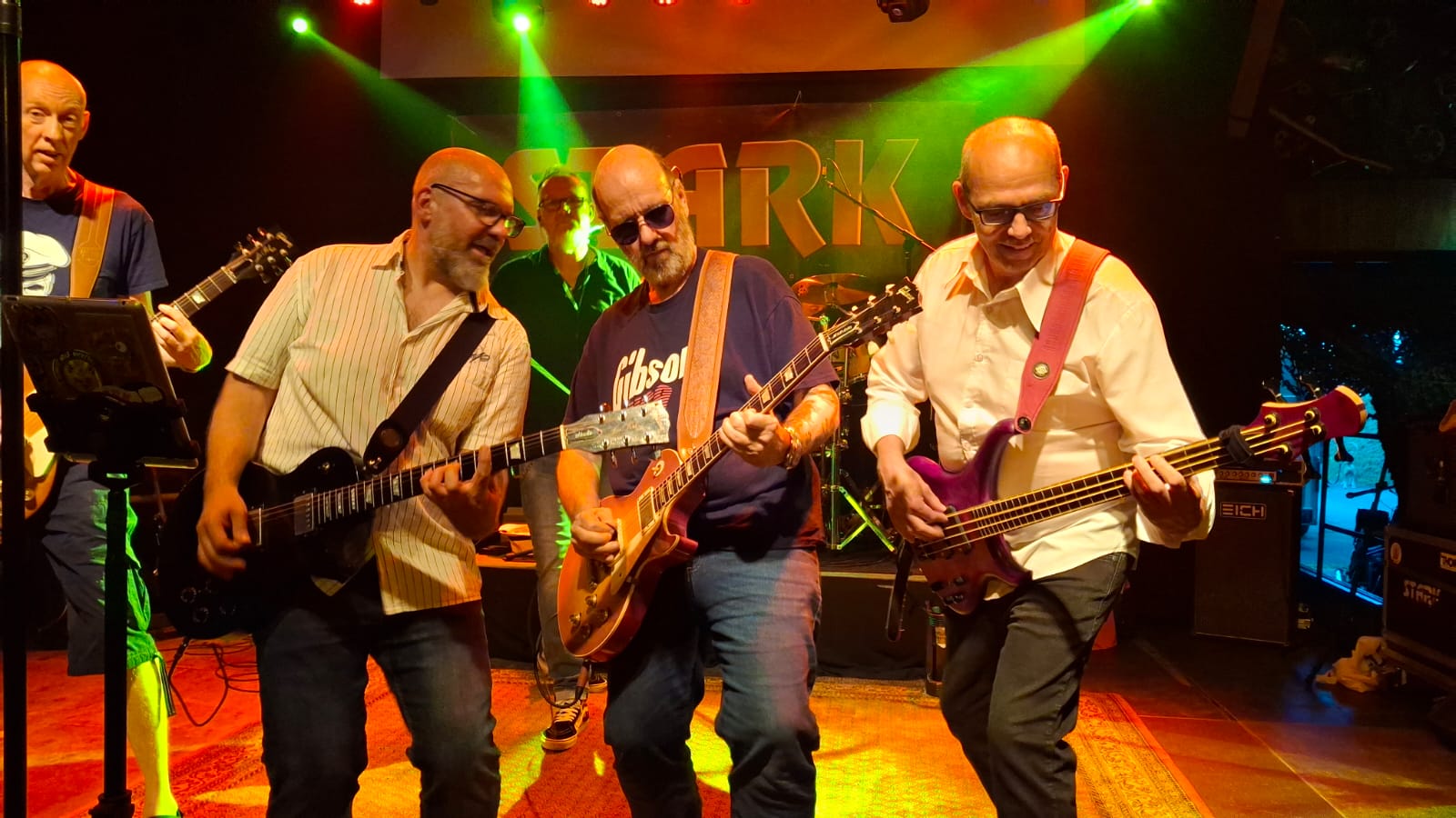 Drei Gitarristen von STARK im Club